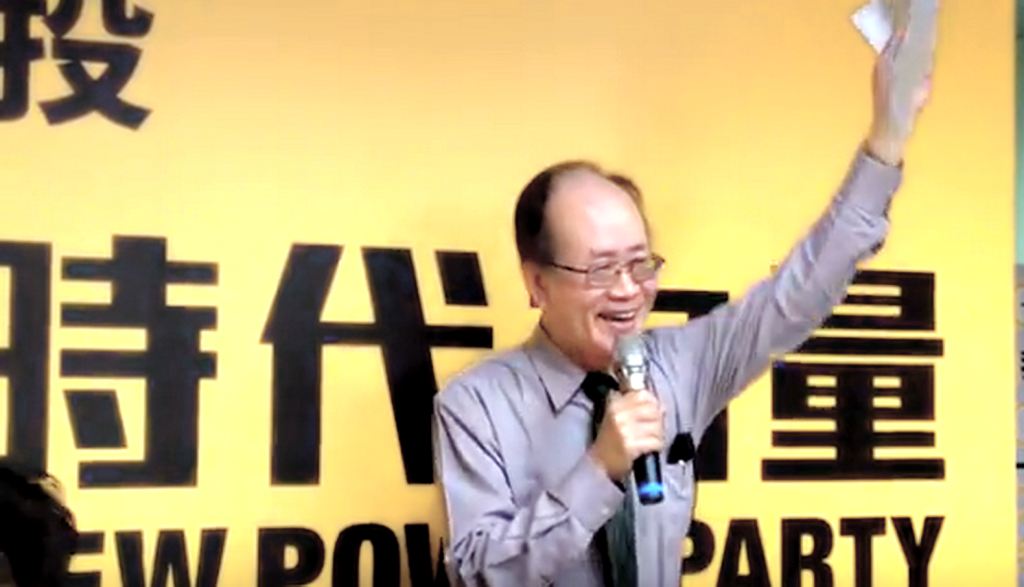 南社社長張復聚醫師問與會出席人士：「政黨票要投…」，台下回應：「時代力量」，張復聚說：「時代力量！O-YA」！(記者陳俊廷攝)