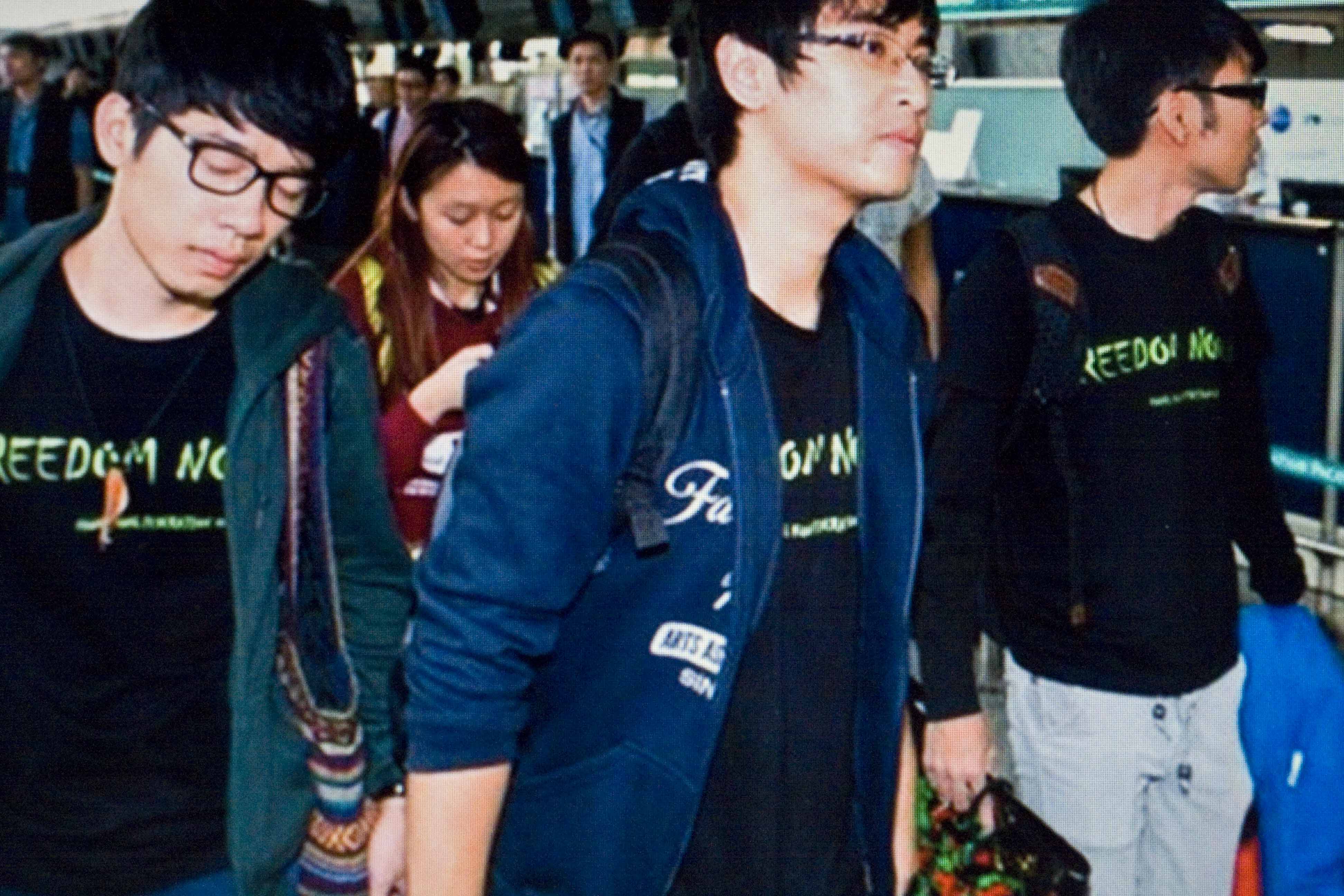 香港學聯 3名代表左起依序為，羅冠聰、周永康、鐘耀華，登機赴京遭拒（網路圖片翻攝）