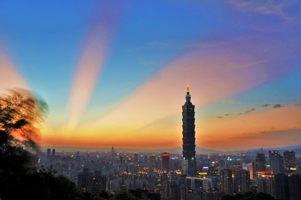 台灣在全球外派人士逾萬人次調查中被評選為全球「最佳宜居地」。圖為台北市傍晚美景。圖／郭文宏攝