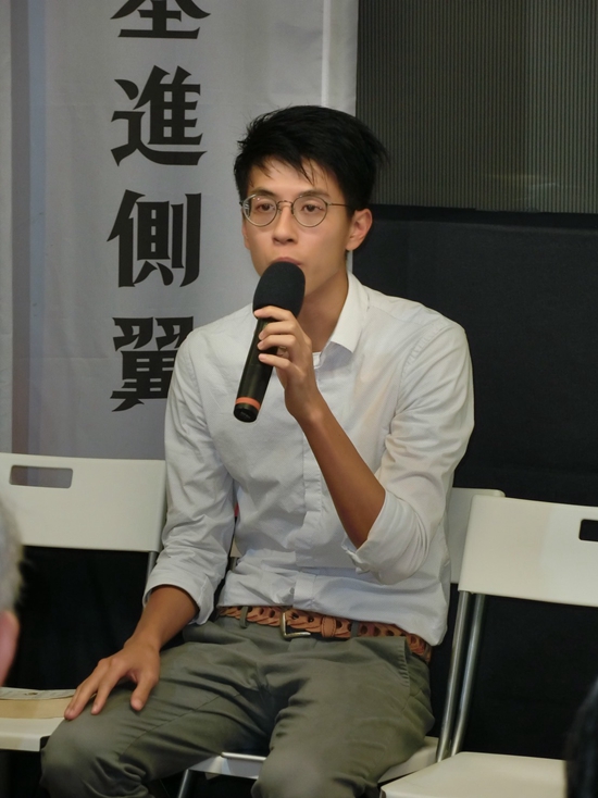 香港本土派兩議員梁頌恆、游蕙禎,原定晚間與基進黨的座談最後並未出席,唯一出席的本土民主前線發言人黃台仰表示,「有其他人惡意阻擋兩人過來這場座談會」,一度還打算報警。圖/李書璇