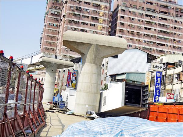 中捷興建工程「放暑假」？相關市議員應給個「說法」。(圖片摘自網路)