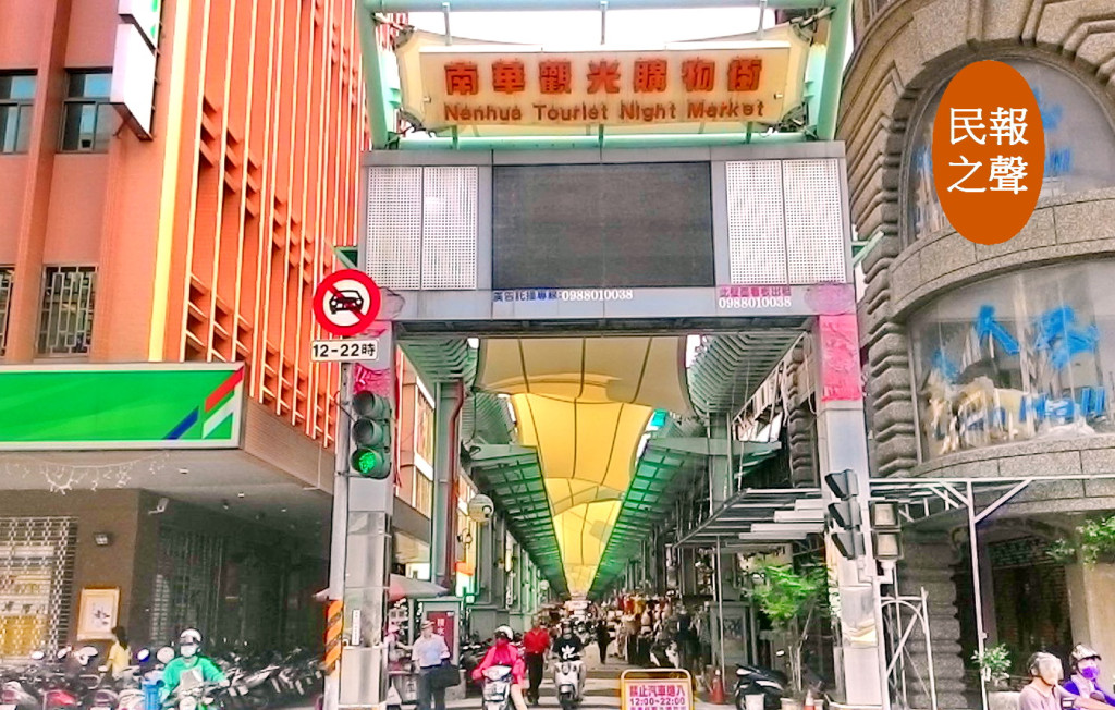 高雄南華商圈有「台灣第一」日本模構天棚，常吸引國內外建築界來台參訪「取經」。（記者陳俊廷攝）