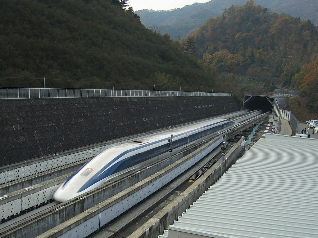 日本JR東海鐵道磁懸浮列車於山梨縣試硨（圖片：維基百科，作者Sarundo Hirobang）