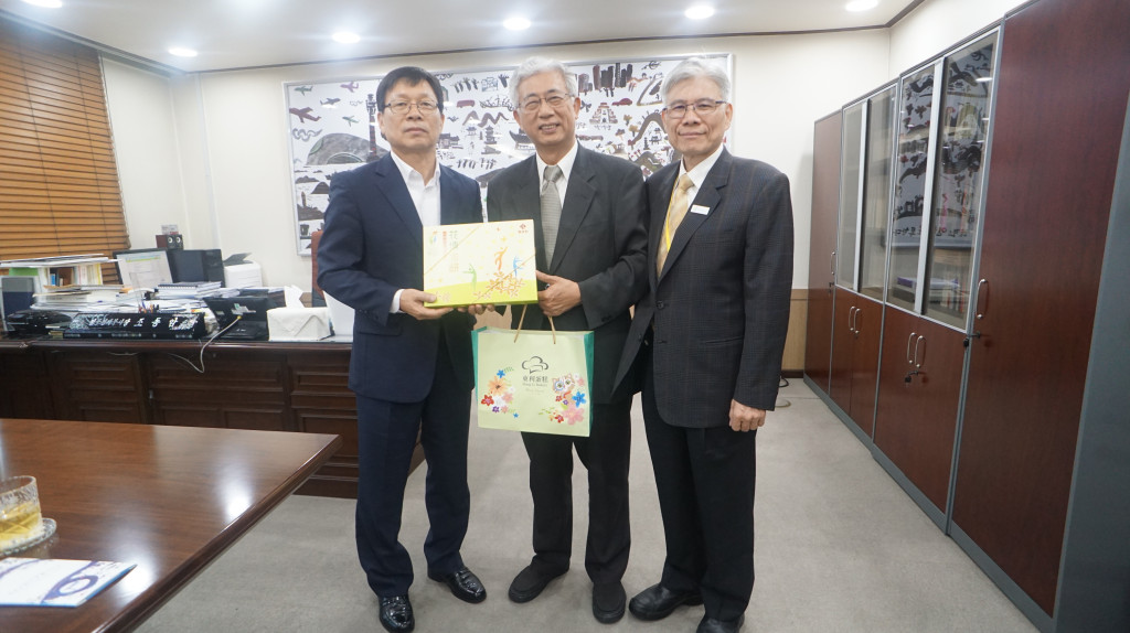 說明：台中市觀旅局長陳盛山率隊赴韓爭取航機定期包機直飛台中，他說，中部地區有700萬人口，絕對足夠支撐新增定期包機航線旅客運量。（台中市觀旅局）