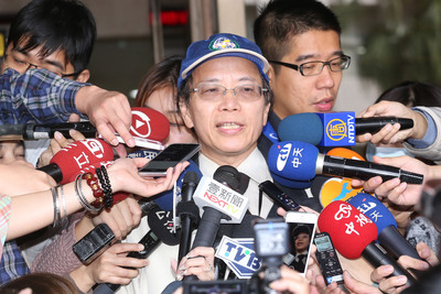 富邦金控晚間公告北市法務局局長楊芳玲以及前經建會副主委將出任北富銀董事、獨立董事。而張景森也隨即宣布，將把董監酬勞捐給公益團體，以實際行動將獨立董事轉成公益職務。（中央社）