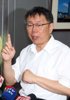 北市廉委會設「聽密揭弊小組」？台北市長柯文哲今日否認，又說「他們只是工讀生而已」。(中央社，201501519)