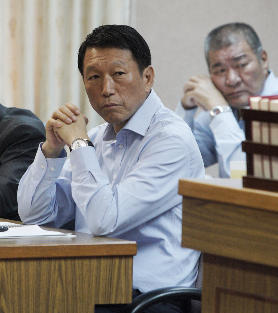 國防部軍政副部長李喜明一早為雄三飛彈誤射事件鞠躬道歉。圖為李喜明在立院內政國防司法等聯席會備詢，臉色十分凝重。（張良ㄧ攝）20160704