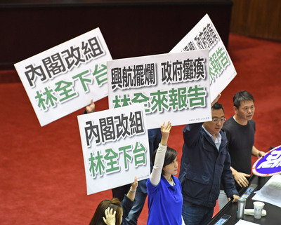 國民黨立法院黨團25日在院會提案,要求行政院長林全針對福島五縣市食品輸台及興航事件專案報告,但因民進黨有異議,經表決後遭否決。圖/中央社