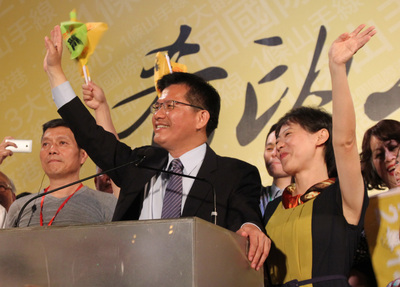 民進黨台中市長候選人林佳龍磨劍十年，終於順利翻轉台中，順利當選台中市長。（中央社）