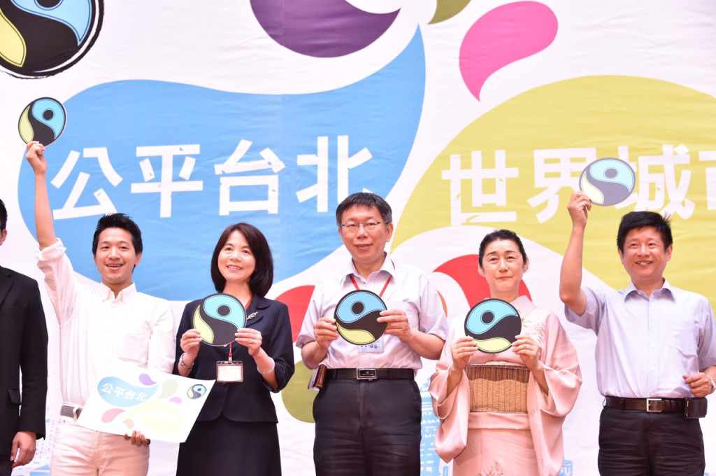 北市廉委會調查五大案，郝龍斌前市長痛批先畫靶再射箭，自導自演，台北市長柯文哲今日回應，「其實我已經很保守了」，廉委開會時罵的更嚴重，只能奉勸郝龍斌心平氣和。(圖北市府提供20150611)
