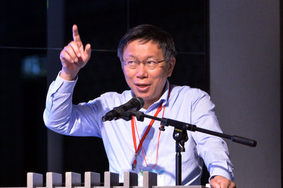 台北市長柯文哲28日在臉書宣布，只要是台北自來水事業處鉛水管用戶，包含新北市中和、永和、新店、三重地區，北市府將提供免費鉛水管用戶驗血服務。（中央社資料照）