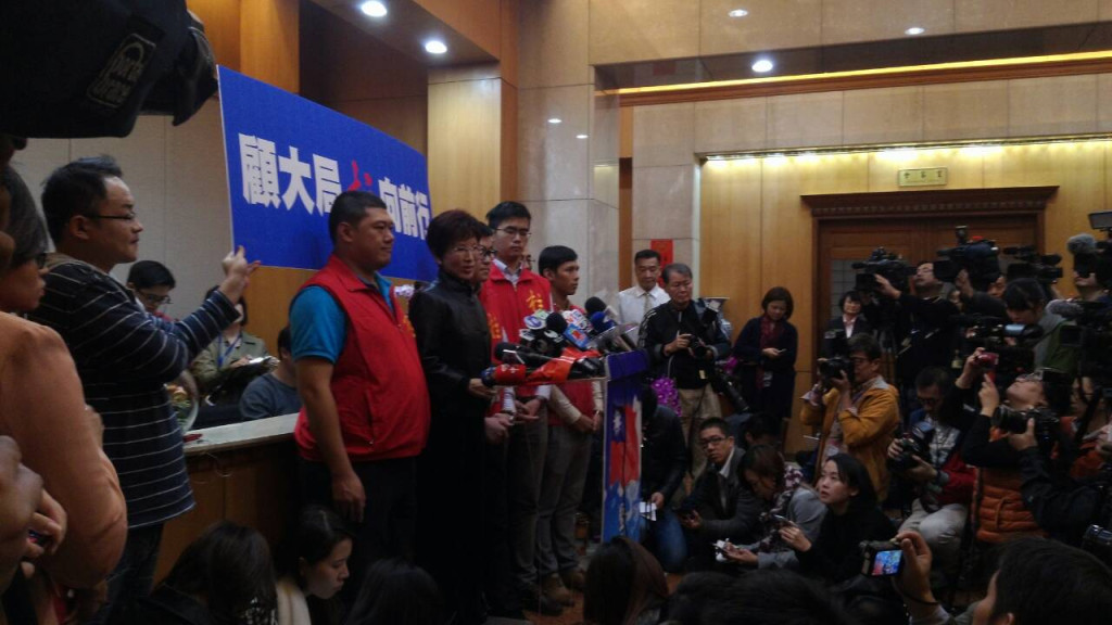 洪秀柱宣佈留在國民黨，她說，洪秀柱則是提到黨務改革，希望成立民間的國民黨再造改革委員會，廣結善緣、多聽大家對國民黨改革方向期盼與意見。（記者唐詩攝影）