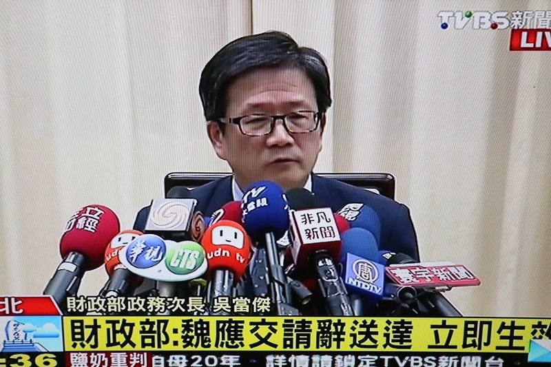 財政部次長吳當傑證實，魏應交已辭１０１副董事長與總經理職務。（翻攝自TVBS）