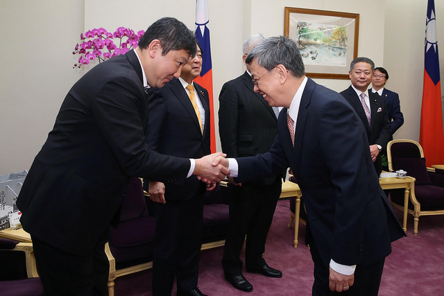 副總統接見日本維新之會國會議員訪問團，並期盼透過來訪國會議員的協助，能增進台日雙方友好關係，並深化各領域交流。圖/總統府提供
