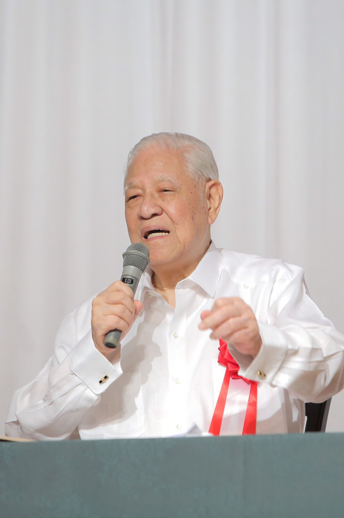 前總統李登輝在日本石垣島演講，他以兩地曾交流鳳梨農業技術為例，認為兩地應在物聯網(IOT)方面合作。圖／李登輝辦公室提供