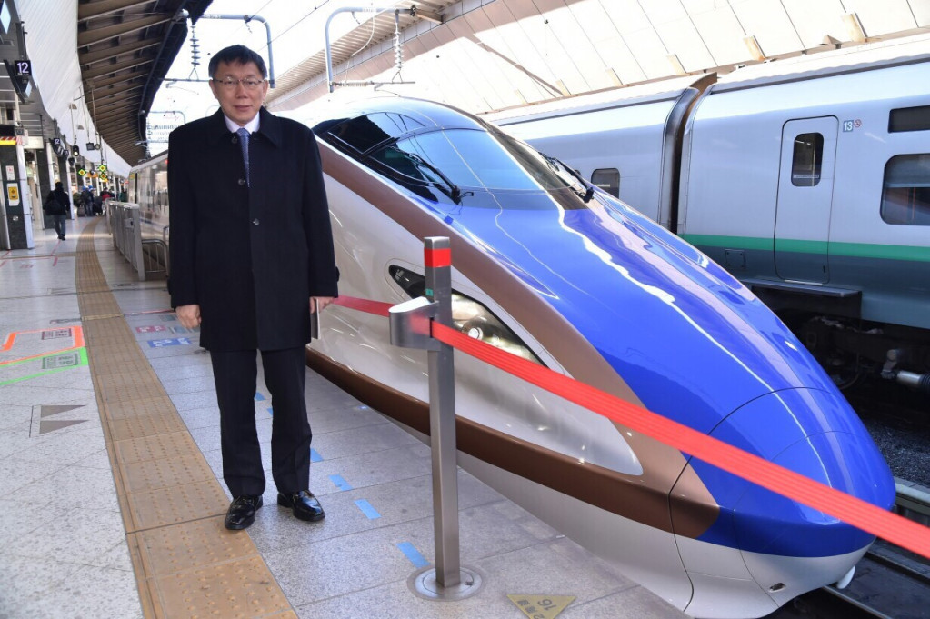 台北市長柯文哲25日參訪日本東京車站，感歎為何他們的店面看起來就比較漂亮？他說，台北市欠缺城市美學，有很大的改進空間。（圖北市府提供）