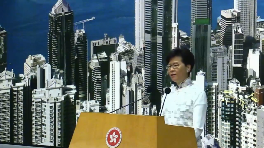 香港特區行政長官林鄭月娥表示，經過過去兩天內部反覆研究，特區政府決定暫緩修例工作，重新與社會各界溝通，做更多的解釋，聆聽更多不同的意見。圖／截自立場新聞臉書直播