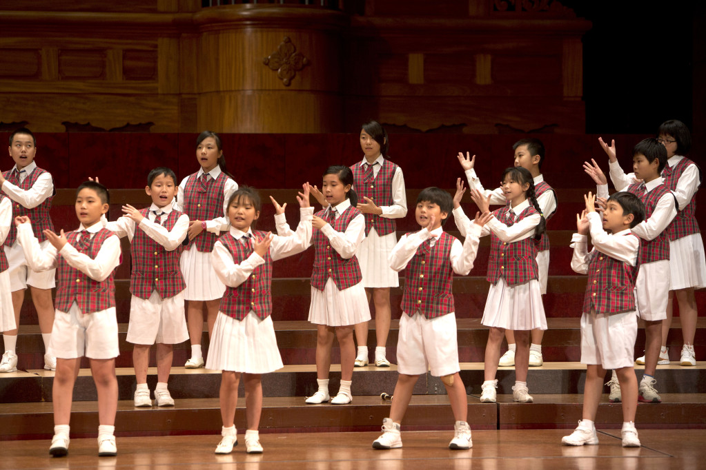 「台北愛樂少年及兒童合唱團」團員年齡分佈從小學一年級至高中二年級，每年暑假定期赴世界各地參與國際性音樂活動、每兩年至台灣中南部作巡迴演出(照片由台北愛樂少年級兒童合唱團提供)