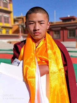 格爾登寺少年僧人森格嘉措（Sangay Gyatso）高呼還我西藏自由抗議後被帶走、失蹤。圖片取自/西藏《故鄉網》（phayul.com）