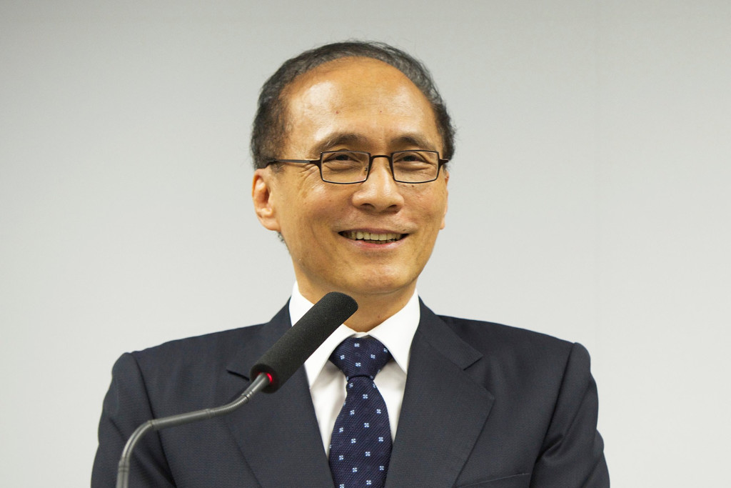 總統蔡英文今（20）日宣誓就職，完成就職後，蔡英文也簽署第一份人事令，任命林全為行政院院長、林碧炤為總統府秘書長、吳釗燮為國家安全會議秘書長；總統隨後並擔任監誓人，主持林全、林碧炤與吳釗燮的宣誓典禮。（資料照片，黃謙賢攝）20160415