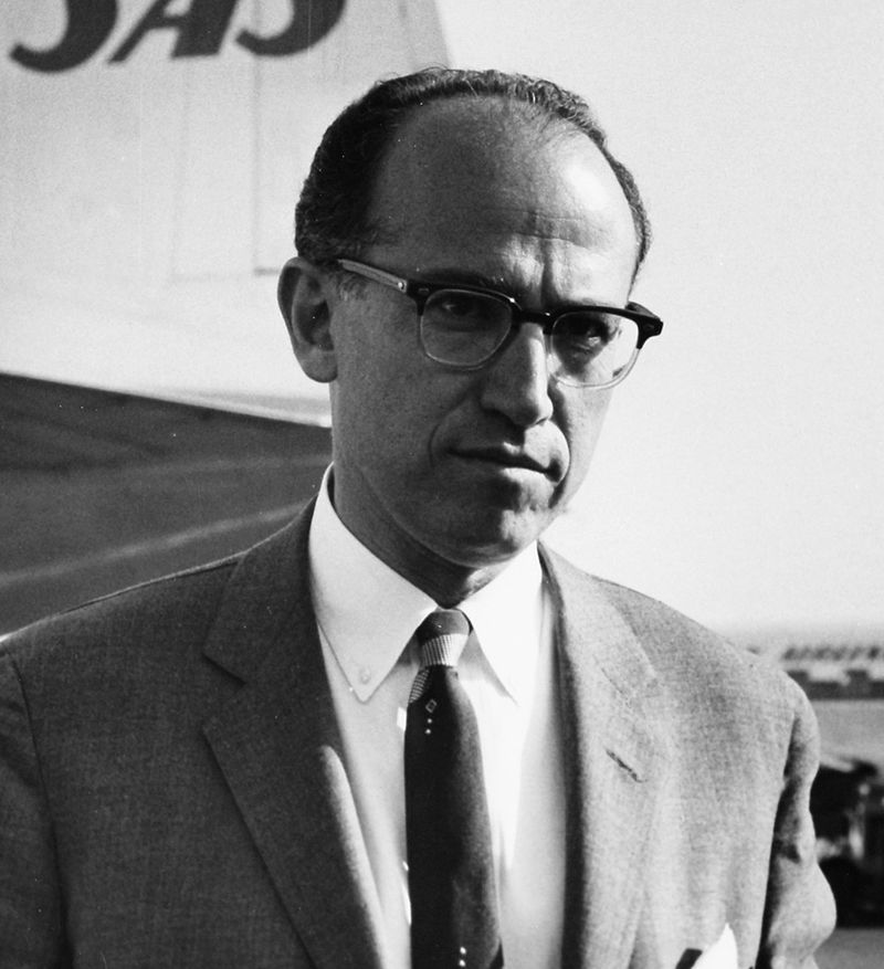 沙克疫苗的研發者、已故的美國病毒學家約納斯．沙克（Dr. Jonas Edward Salk）。圖／Public Domain