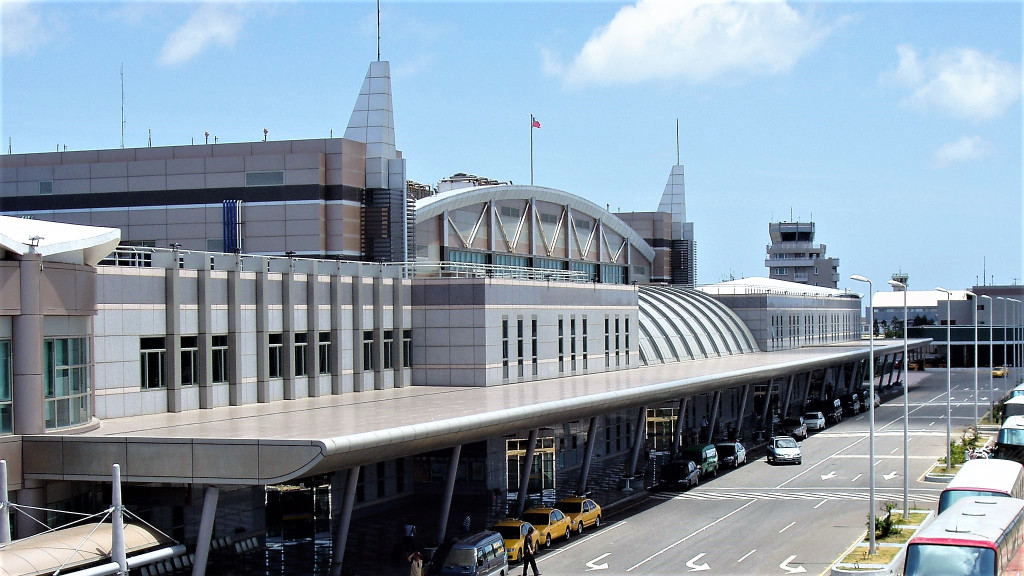 民航局馬公航空站正名為澎湖機場，日前已獲行政院正式通過，將於半年內完成更改航空站招牌、航空公司登機證等相關作業。