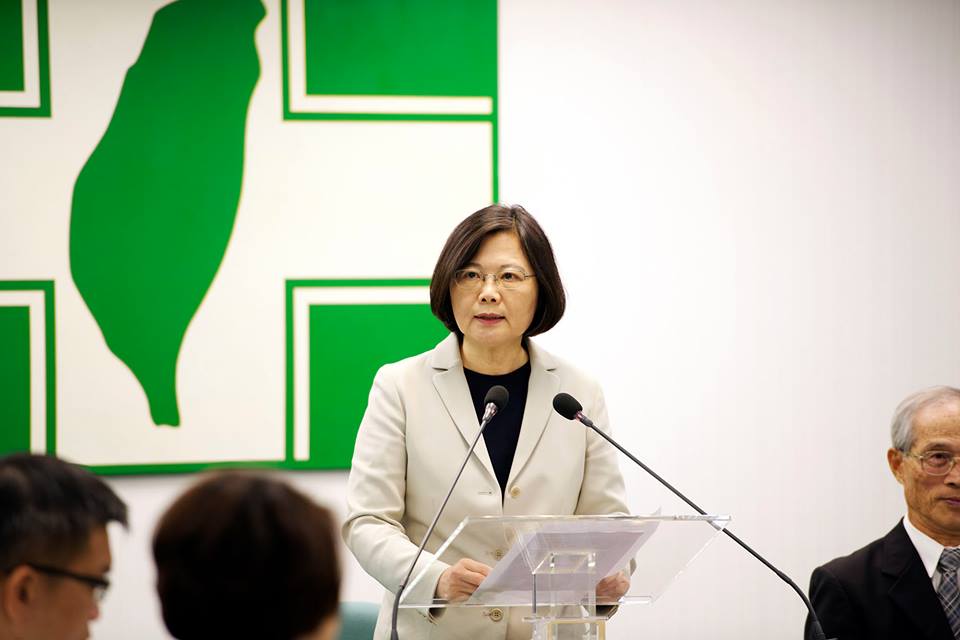 馬習會週六登場，民進黨主席、總統參選人蔡英文今天嚴肅提醒馬英九，兩岸關係應該跳脫政治利益的考量，台灣的未來不能拿來當作選舉利益的操作。（黃謙賢攝20151104）