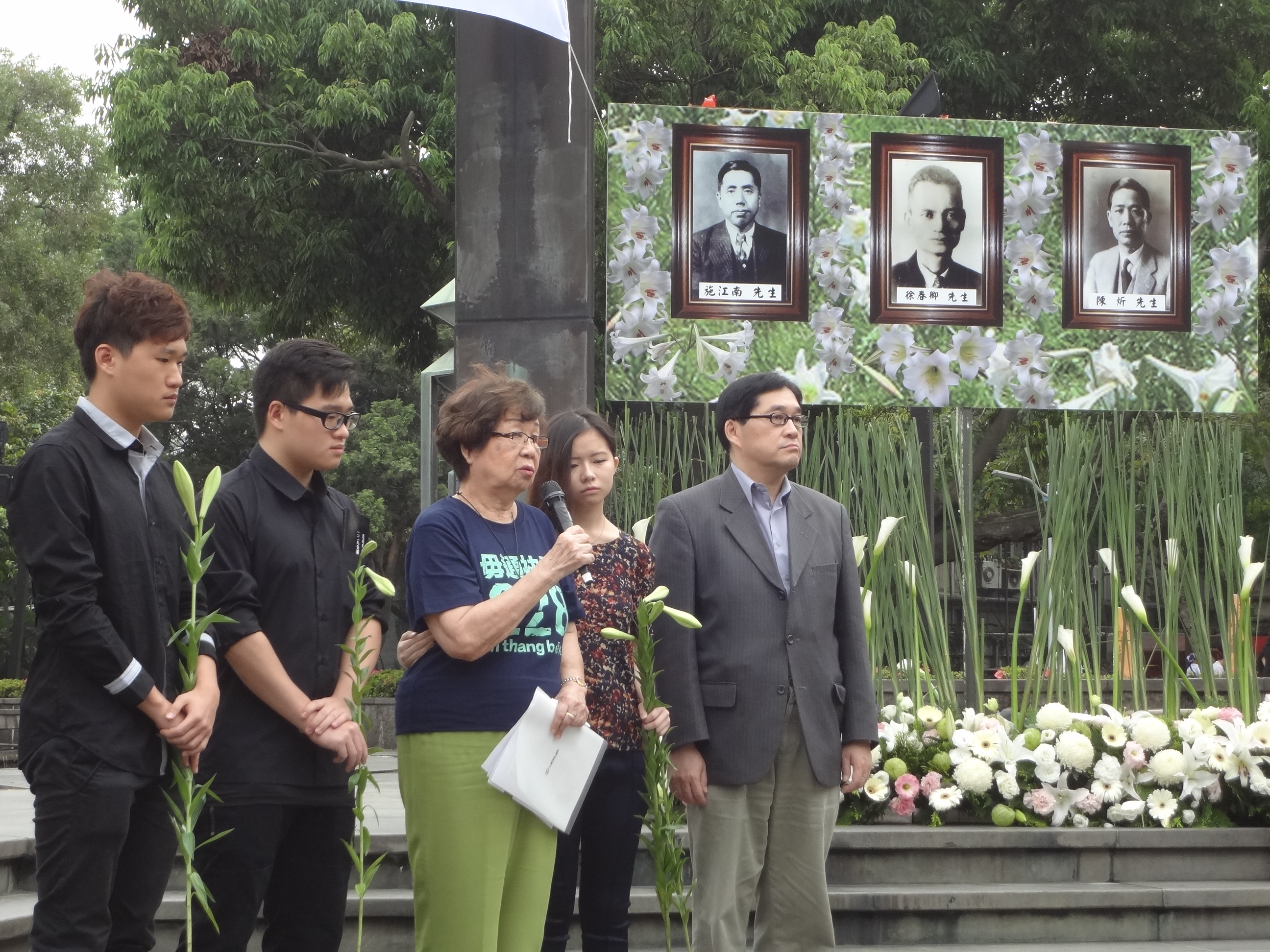 228事件受難的台灣金融先驅陳忻女兒陳雙適，今天（20日）在追思會上致詞時數度哽咽。（劉明堂攝）