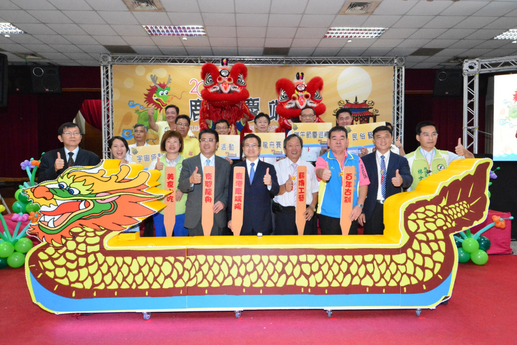 有「微笑之鄉」美譽的鹿港，每年端午節活動節目精彩而多元，鹿港美食更是味美價廉，值得在此玩上幾天，細細品味鹿港古鎮建築、寺廟、人文、藝術之美。（圖：彰化縣政府）