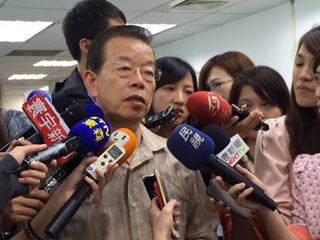 陳菊憂高雄選情冷,謝長廷:在台灣文化當中「驕兵不太好」。(朱蒲青攝)