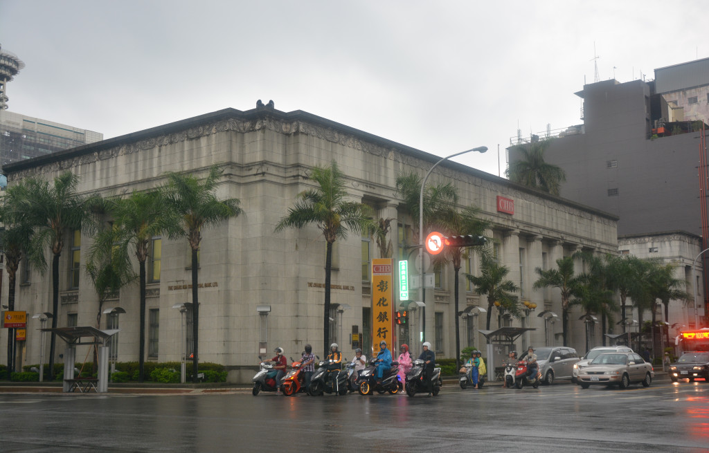 「彰化銀行台中總行」-指定為市政古蹟(中市文化局提供)