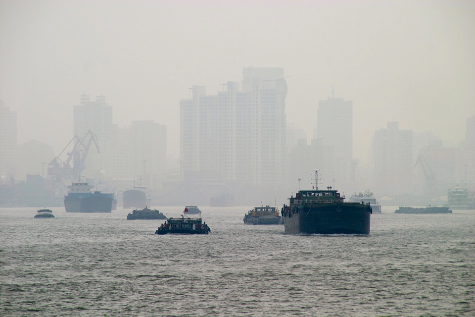 上海不僅空汙嚴重，連水也一樣，地表水有85%完全不能喝。CC0 Public Domain