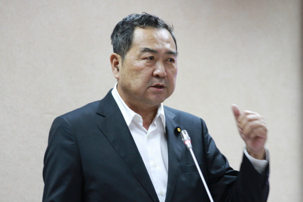 國民黨立委徐志榮建議總統蔡英文出訪巴拿馬時，過境美國邁阿密順道去看旅美棒球員陳偉殷的比賽。（記者何豪毅攝）20160608