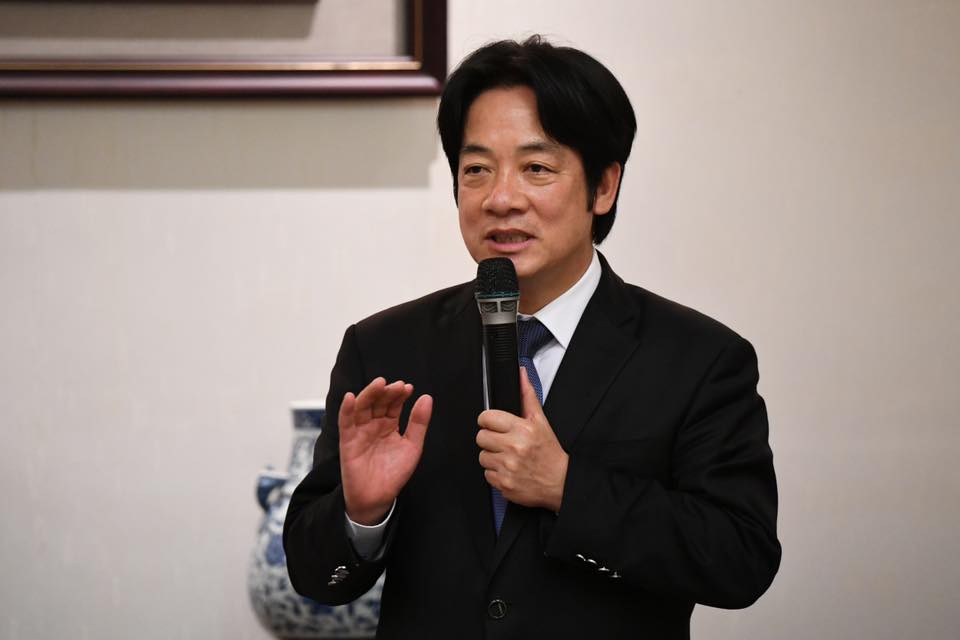 行政院前院長賴清德今（18）日親自前往民進黨中央黨部登記總統初選。圖／賴清德臉書（資料照）