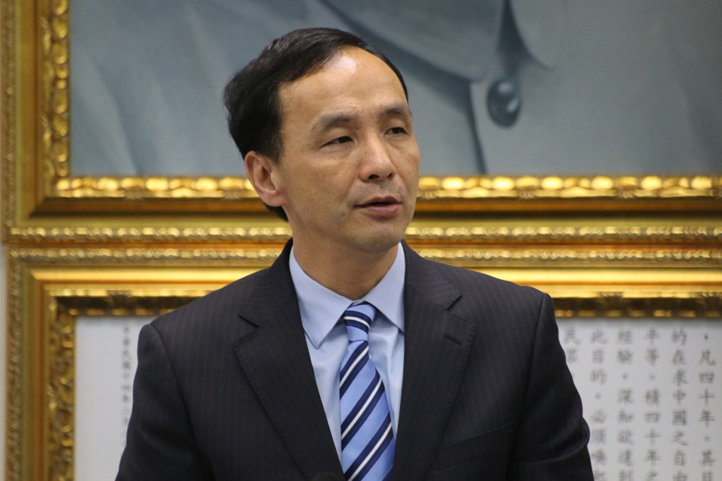 國民黨主席朱立倫在中常會中宣示,將推動企業盈餘優先分配勞工入法。(記者何豪毅攝)20150128