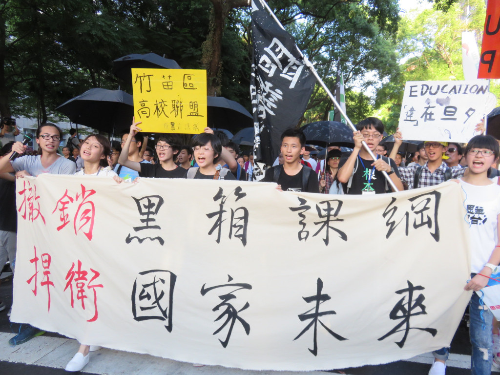 台大歷史系教授周婉窈表示，自台中一中開第一槍後，陸續有200多所高校生站出來反黑箱課綱，這是戰後歷史第一次。（記者林冠妙攝20150705）