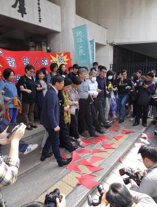 行政院長毛治國日前「酸」南部找不到高科技工作，環保團體今天回嗆找不到的是乾淨空氣，沒有健康，如何安心找工作？提出7大空污問題，要求政府具體回應。（圖由地球公民基金會提供20150416）