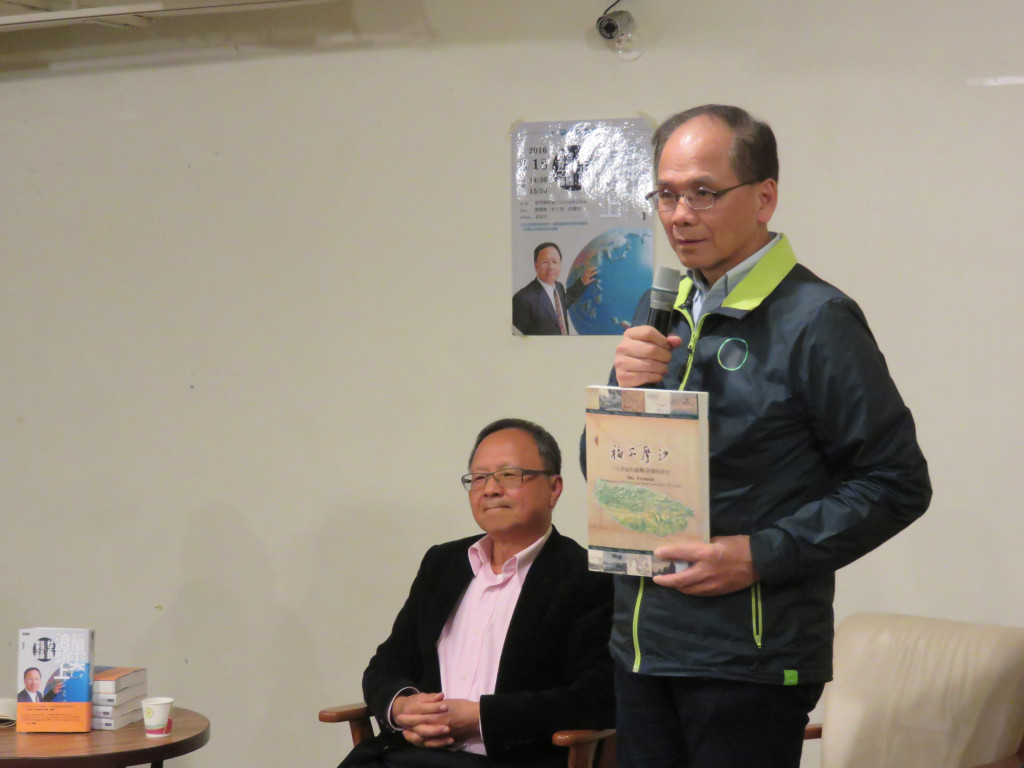 前行政院長游錫堃今（18）日今天參加前教育部長杜正勝新書分享會時，提及當年要任用杜正勝擔任教育部長，人事案和前總統陳水扁溝通2次，都沒下文，直到後來才確認。（記者唐詩攝影）