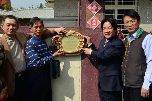 賴清德為南市第一個市立名人故居「梁道故居」掛牌（照片南市府提供）