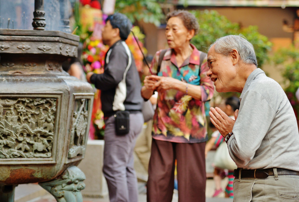 有一工白賊七--à來到廟nih beh拜拜，就有一ê信徒講：白賊七--à、白賊七--à，你hiah-nī gâu講白賊，閒閒 m̄-tō講一ê白賊來鼻芳leh。示意圖／郭文宏攝，民報資料照