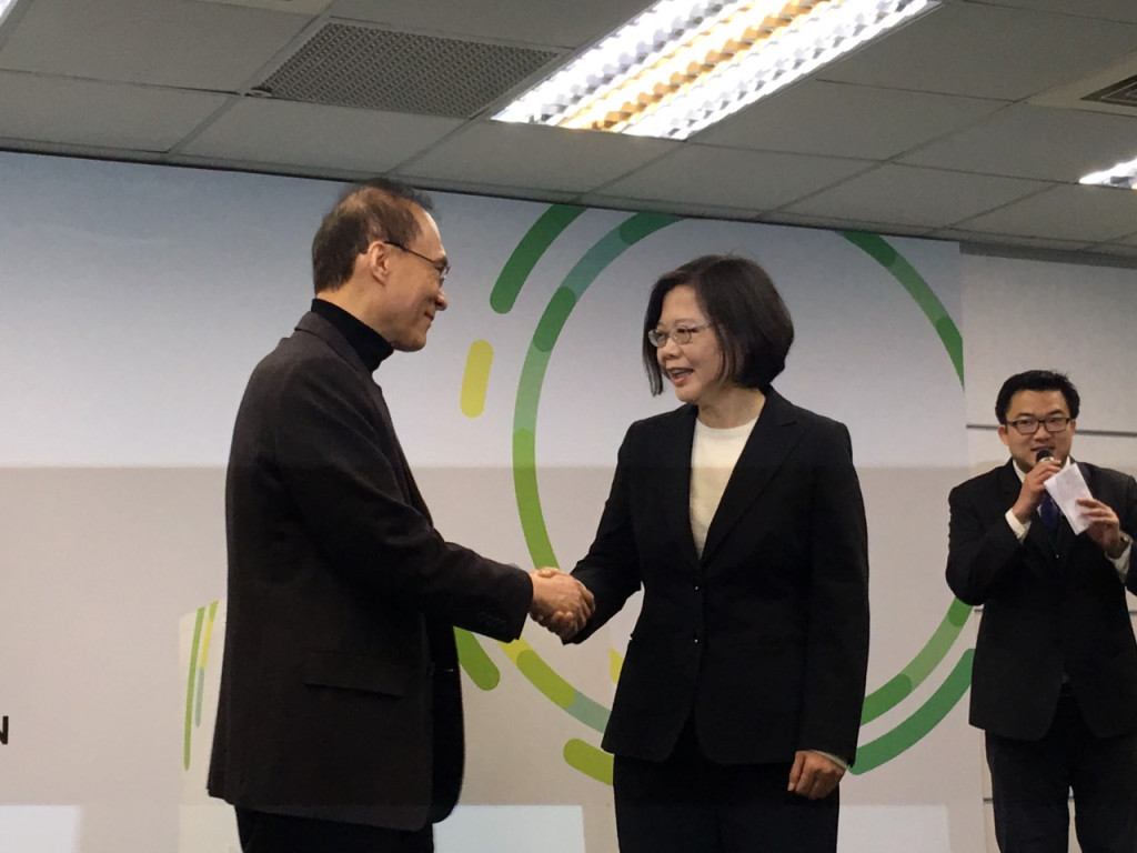 蔡英文宣布閣揆由林全擔任，以便於後續的交接作業。（黃謙賢／攝）