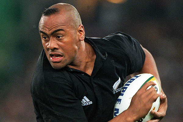 縱橫橄欖球場短短不到10年的魯姆（Jonah Lomu），卻在球場綻放絢爛光采（圖片：網路翻攝）