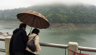 天降甘霖，一夜滂陀大雨讓石門水庫蓄水量回升到30%以上，經濟部在評估6月雨量可望回復正常下，今天宣布即日起石門水庫供水區解除第三階段限水，回復到第二階段限水。（中央社資料照）