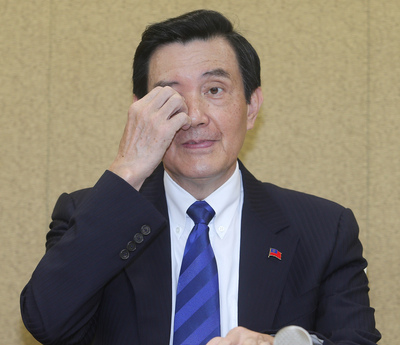 前總統馬英九昨晚在香港舉行的亞洲卓越新聞獎頒獎典禮，透過錄影發表演說，為讓外界進一步了解演講內容，馬英九今（16）日舉行記者會說明，並接受提問。（中央社）20160616