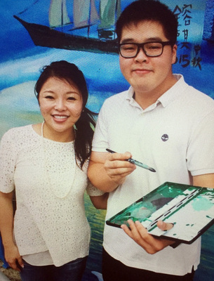 雲林縣海線立委選情新變化，前縣長張榮味之子張鎔麒（右）16日表達為民服務的參選意願，已和父親溝通，但未最後決定，圖為張鎔麒與姐姐立委張嘉郡（左）出席活動。（取自張嘉郡臉書，中央社）