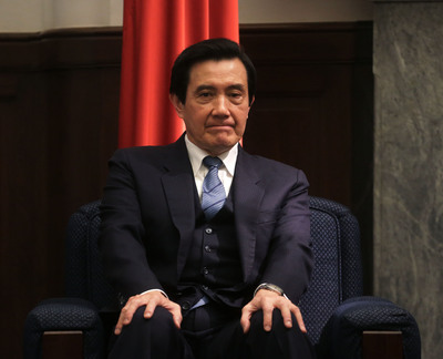 總統馬英九12日對高雄監獄挾持事件發表談話，除譴責嫌犯，要求徹底檢視現行監獄管理制度，1週內提具體改革方案立即實施。圖為馬總統上午在總統府出席主持贈勳典禮。（中央社）20150212