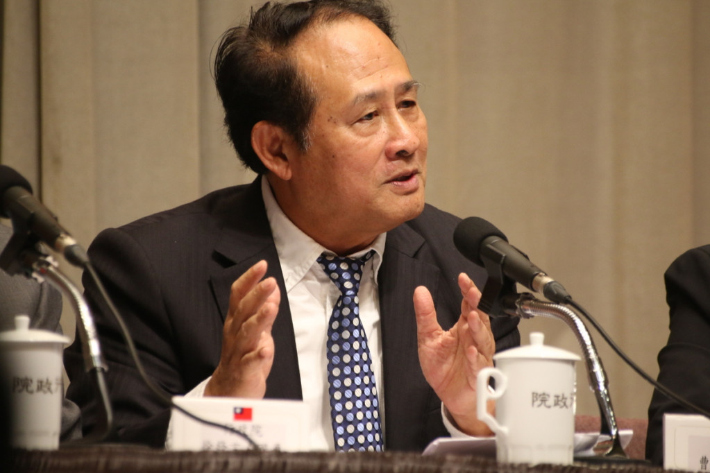 對於台北農產運銷公司的連日紛爭，農委會主委曹啟鴻今天定調「董監事失能」，坦言不排除將全面改選。圖／何豪毅攝