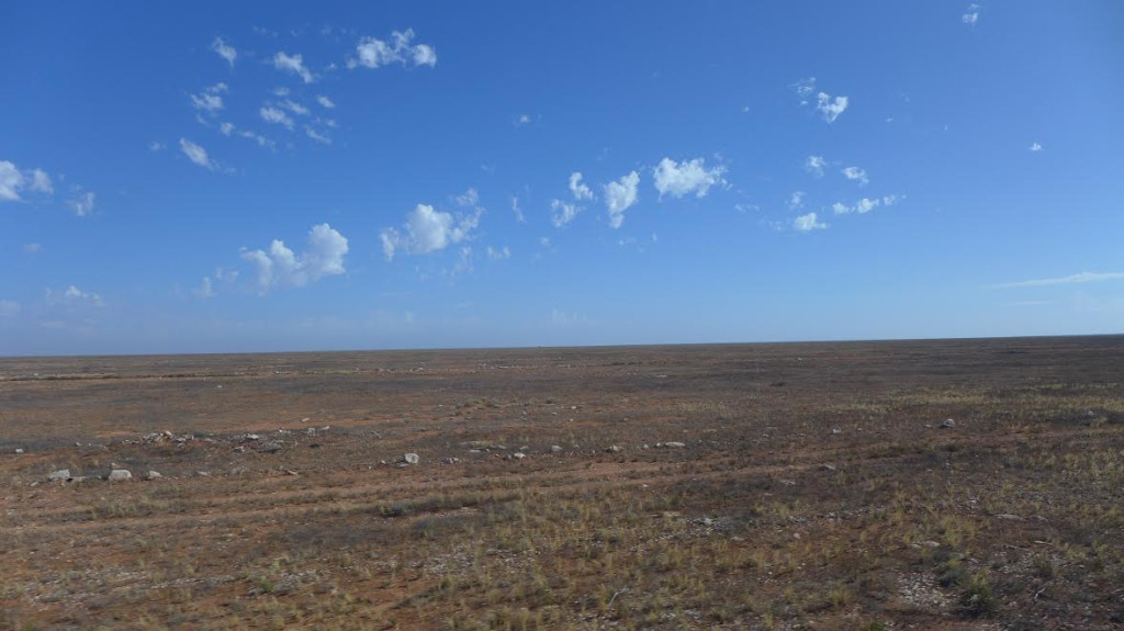 列車經過廣大的澳洲內陸地區 (Outback)。圖/鄭良瑩提供