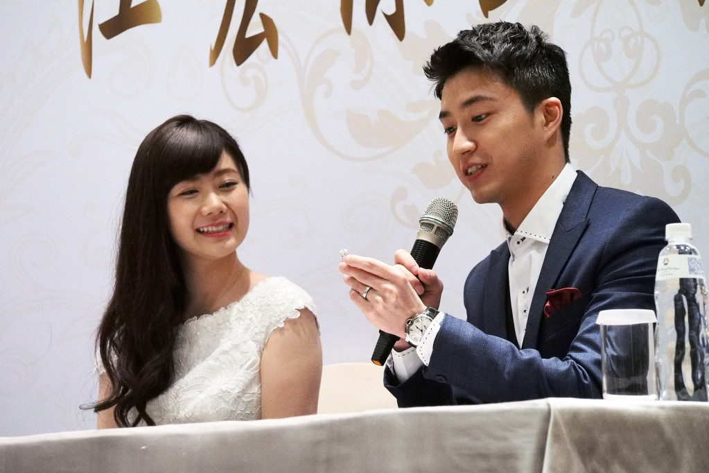 日本桌球天后福原愛與台灣桌球選手江宏傑9月1日在東京結婚。倆人昨天在日本公開秀出婚戒放閃。圖/張家銘