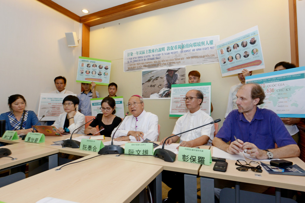 台塑越南河靜鋼鐵場汙染當地海洋、毒死大量魚群事件發生滿一週年，越南在地的主教來台灣召開記者會，指出汙染至今仍有諸多問題未解決，呼籲台灣政府應督促台塑負起責任。圖／郭文宏攝